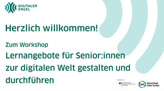 Die Startfolie der Veranstaltung. Oben links ist das Logo vom Digitalen Engel abgebildet. Auf der Folie steht "Herzlich willkommen zum Workshop Lernangebote für Senior:innen zur digitalen Welt gestalten und durchführen"